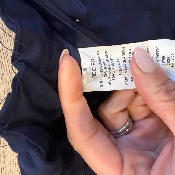 Boys size 5 navy blue suit - Picture 2 of 4